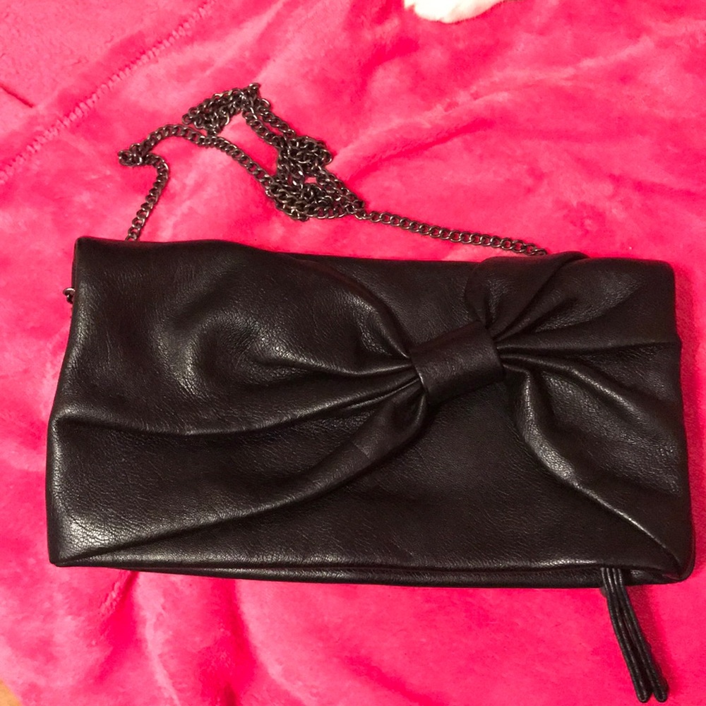 Bow clutch with chain shoulder strap!